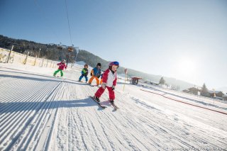 skifahren-fuer-die-kleinsten-im-pletzi-park-buchensteinwand-1.jpg